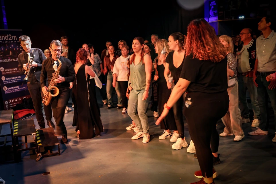 musiciens avec le public