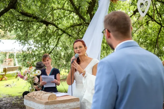 Officiante de cérémonie Betty